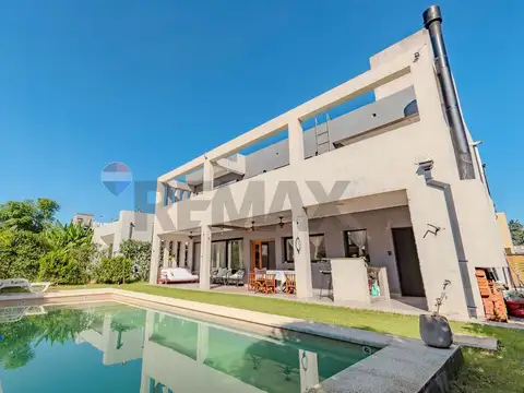 Venta casa con jardin y pileta en la Josefina