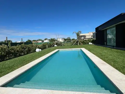 Casa 5 ambientes con 4 baños