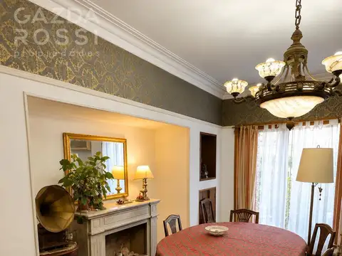 Casa 9 ambientes con 2 baños
