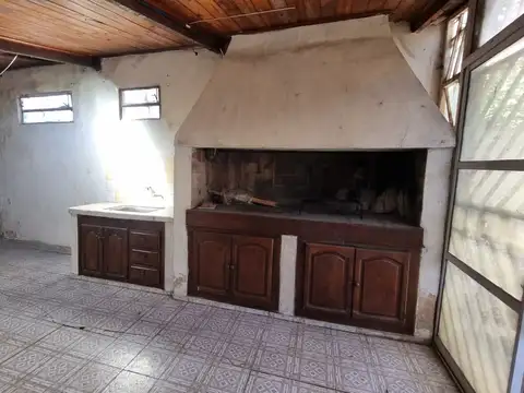 CASA 3 DORMITORIOS Sobre Av. Lauría