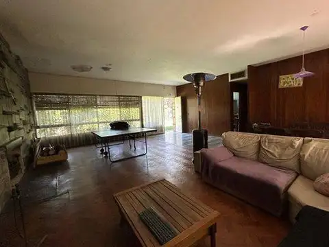 Casa 7 ambientes con 2 baños