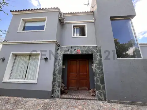 Casa 6 ambientes con 3 baños