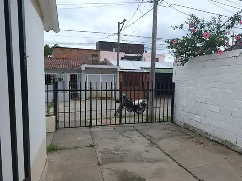 Casa 3 Dorm Vta A Refaccionar B° Castañares Detras De Unsa