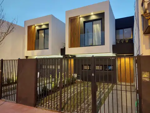 Venta Dúplex, PH, de 3 amb. a estrenar, jardín, pileta, cochera en Punta Chica, San Fernando, GBA N