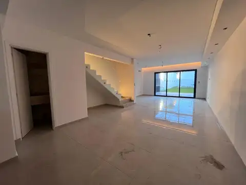 Depto Tipo Casa en Venta en Punta Chica, USD 400.000