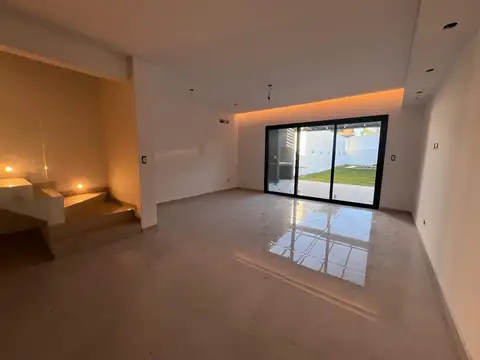 Depto Tipo Casa 3 ambientes con 2 baños
