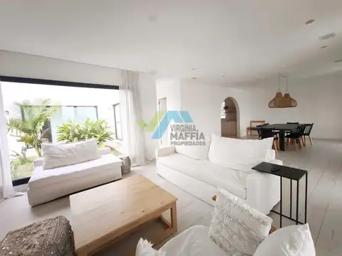 Casa en Venta con 2 cocheras