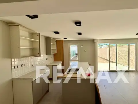 Vende Casa en PH,  Barrio Rincon de Emilio