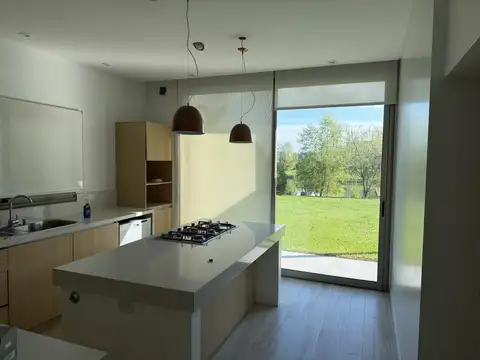 Casa en Alquiler al Oeste