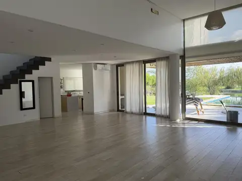 Casa en Alquiler en El Cantón - Barrio Islas, USD 2.000