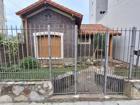 CASA EN VENTA,GRAN LOTE,DOMINICO AVELLANEDA,FONDO