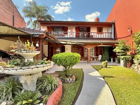 Casa 5 ambientes con quincho, pileta y jacuzzi en Villa Luzuriaga