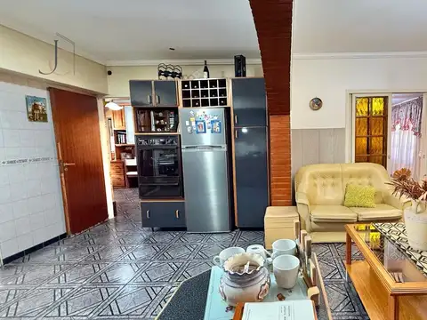 Casa 5 ambientes con quincho, pileta y jacuzzi en Villa Luzuriaga
