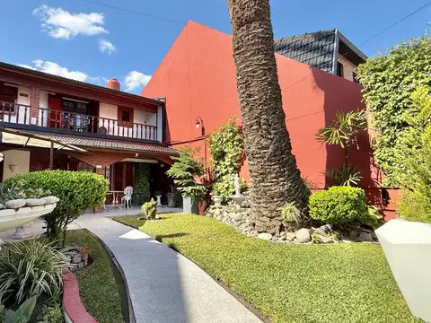 Casa 5 ambientes con quincho, pileta y jacuzzi en Villa Luzuriaga