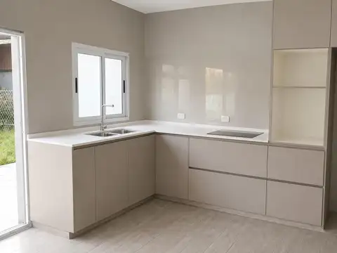 Casa 4 ambientes con 3 baños