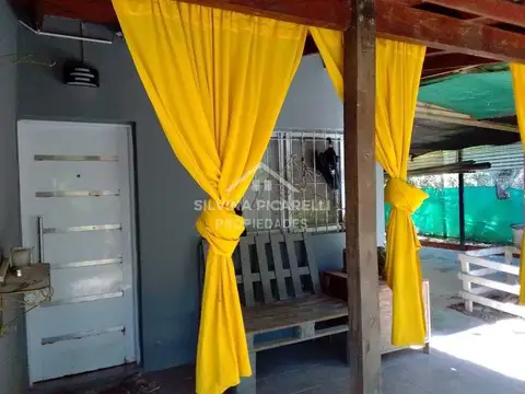 Casa 4 ambientes con 2 baños