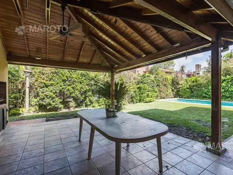 Casa 6 ambientes con 4 baños