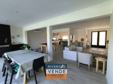 Casa en Venta con 2 cocheras