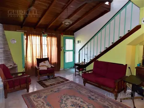 Casa 5 ambientes con 2 baños