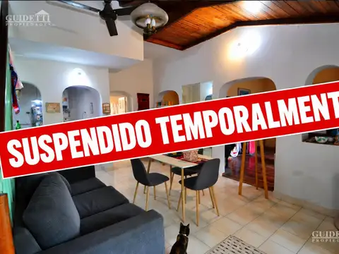 Venta Casa con jardín al frente Garage -  metros de Plaza Mackenna-  Saavedra