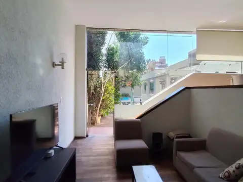 Casa en Venta con 4 cocheras