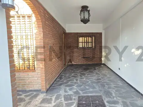 Casa 5 ambientes con 1 baño