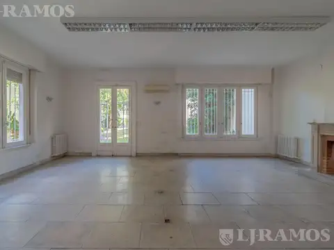 Oficina en Alquiler con 1 cochera