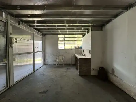 GALPÓN 120 M² SIN COLUMNAS + CASA 3 AMB.