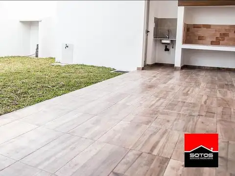 Casa en Venta con 1 cochera