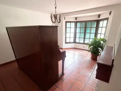 Casa en Alquiler con 1 cochera