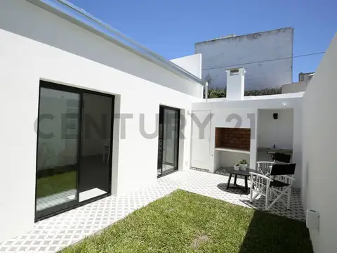 CASA EN VENTA EN LA PLATA TIPO PH A ESTRENAR CON 2 PATIOS - 2 DORMITORIOS