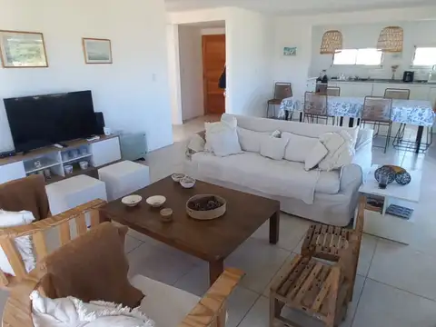 Casa en Alquiler Temporal en Miramar, USD 3.300