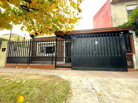 Venta Casa 3 amb con Patio cochera y parrilla