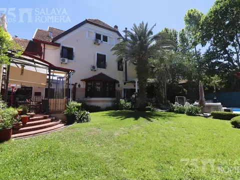 Casa en Venta con 5 cocheras