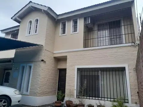 Casa en venta - 3 Dormitorios 3 Baños - Cocheras - 620Mts2 - Ingeniero Maschwitz