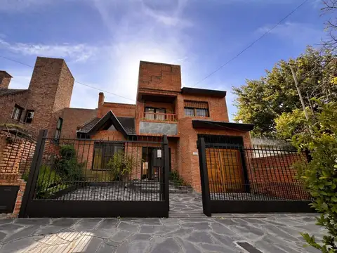 VENTA CASA  6 AMB c/PILETA y QUINCHO - MUÑIZ  - SAN  MIGUEL