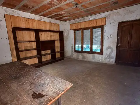 Casa 5 ambientes con 1 baño