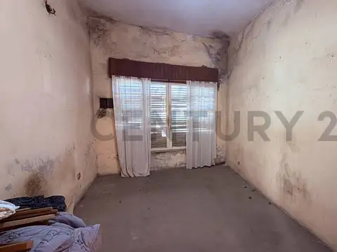 OPORTUNIDAD | CASA A RECICLAR CON GRAN POTENCIAL - VENADO TUERTO