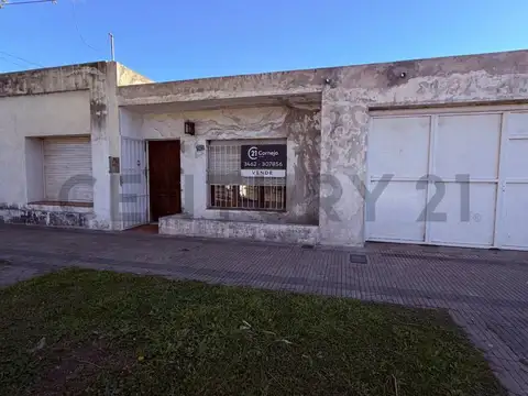 OPORTUNIDAD | CASA A RECICLAR CON GRAN POTENCIAL - VENADO TUERTO