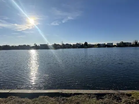 Primera línea de agua en Puentes de 1000m2!