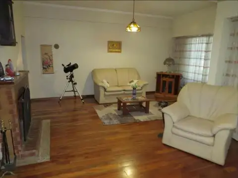Casa 6 ambientes con 4 baños