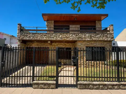 Casa - Venta - Argentina, Hurlingham - Hernan Cortés 2400
