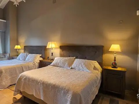 Casa en Venta con 4 cocheras