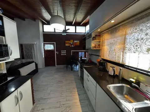 Casa en Venta con 4 cocheras