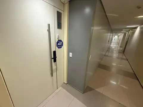 Oficina en Alquiler con 1 cochera