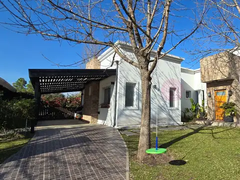 Casa  en Venta en Barrio Santa Guadalupe, Pilar del Este, Pilar