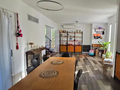 Casa 4 ambientes con 2 baños