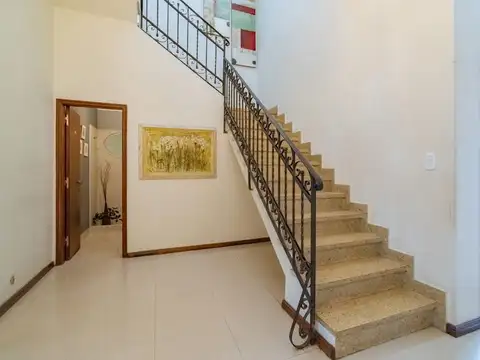 Casa 5 ambientes con 4 baños