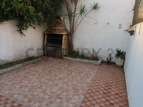 TRIPLEX 3 AMBIENTES con Garage y Patio EN VENTA  - SAN ANDRÉS, San Martín