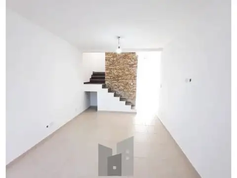 Depto Tipo Casa en Alquiler de 2 dormitorios